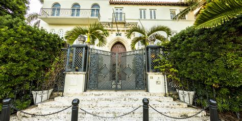 gianni versace milan house|where does gianni versace live.